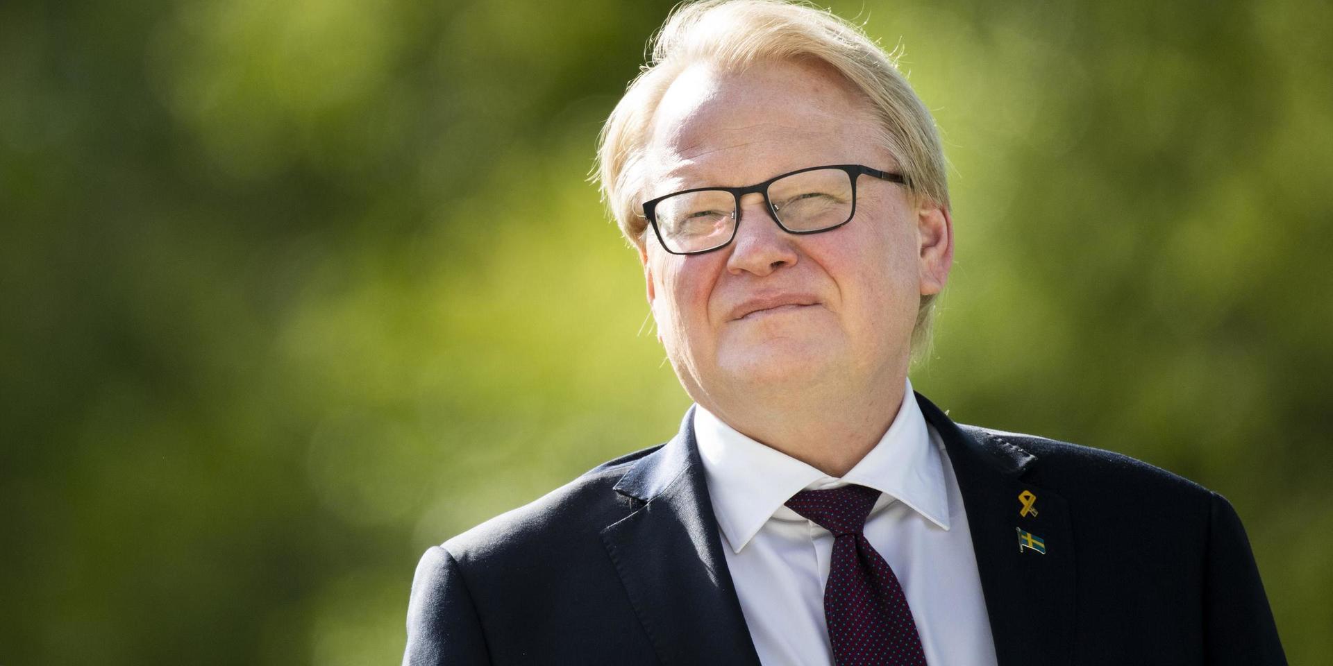 STOCKHOLM 2020-05-29
Försvarsminister Peter Hultqvist (S)  vid kransnedläggning vid Sjöhistoriska museet för att hedra sveriges veteraner samband med Veterandagen. 
Foto: Pontus Lundahl / TT / kod 10050

