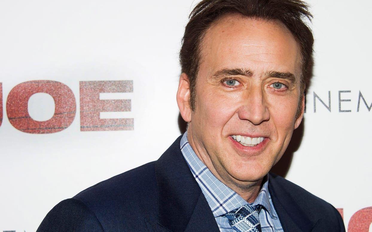 Nicolas Cage är en vampyr. I en konspirationsteori som är en mashup av Katy Perrys och Pharrell Williams hittar vi den om Nicolas Cage. En upphittad bild på en man i Tenesee tagen på 1800-talet påstås föreställa Cage. Slutsats från konspirationsteoretiker: Han har levt jättelänge och måste därför vara en vampyr som dricker andras blod, alternativ kan han resa i tiden. Bild: Scanpix.