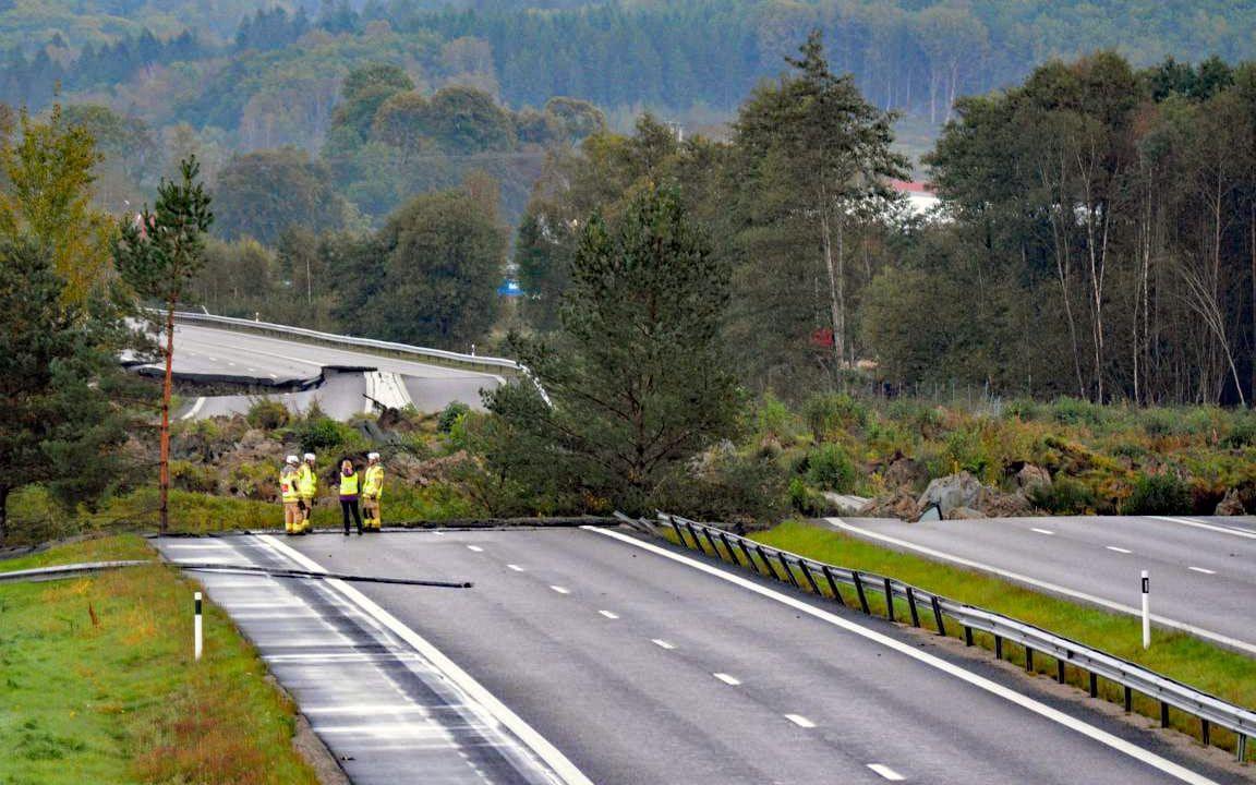 Raset uppges vara över 100 meter i diameter. 