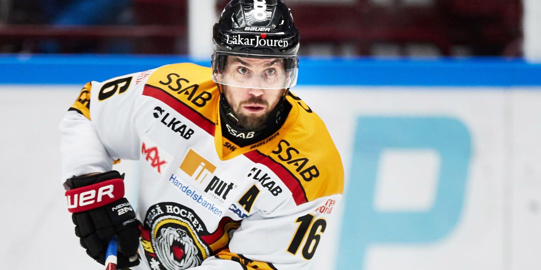 Luleås Niklas Olausson avgjorde den andra SM-kvartsfinalen borta mot Växjö med sitt 5–4-mål i förlängningen.