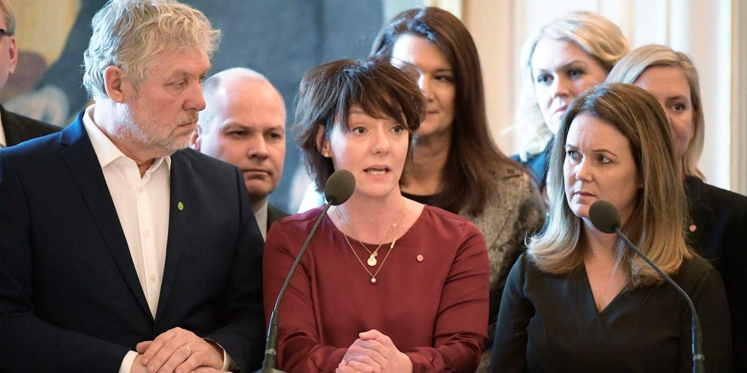 Biståndsminister Peter Eriksson (MP), minister för högre utbildning och forskning Matilda Ernkrans (S) och landsbygdsminister Jennie Nilsson (S) under en pressträff i riksdagshuset.