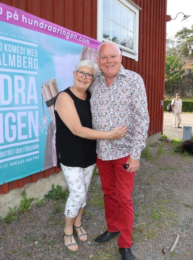 Arlövsrevyns Eva och Kent Nilsson hade kört upp från Skåne för premiärföreställningen. ”Vill inte missa detta”. 