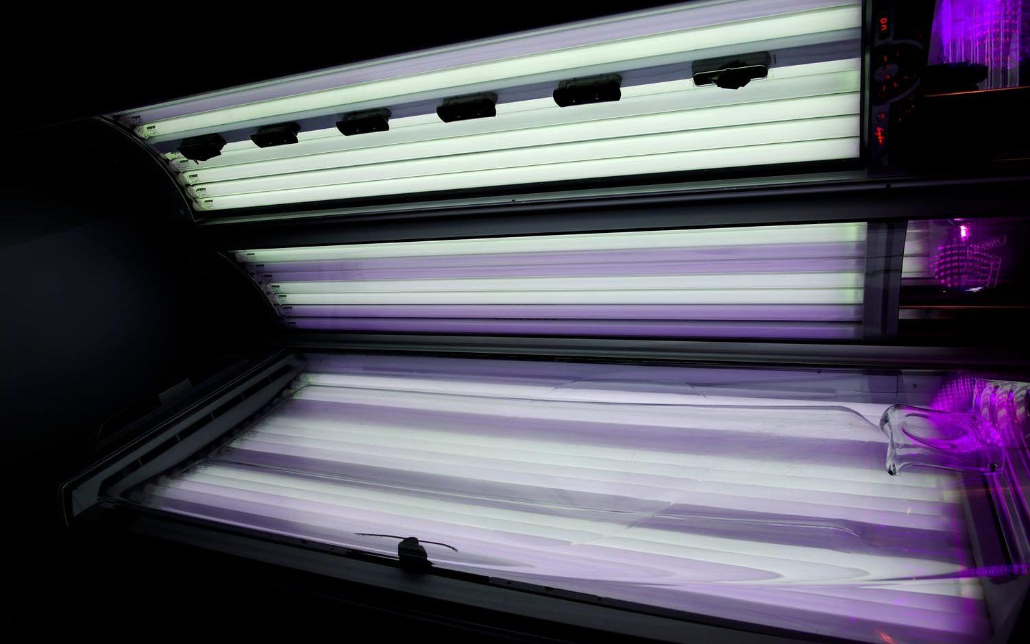 Högre risk. Om du som ung solar solarium löper du högre risk att drabbas av hudcancer. I Sverige är hudcancer en av de vanligaste cancerformerna. Bild: Kajsa Juslin