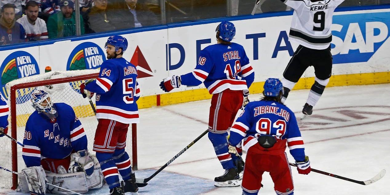 Adrian Kempe överlistar landsmannen Henrik Lundqvist och tar matchen till förlängning.