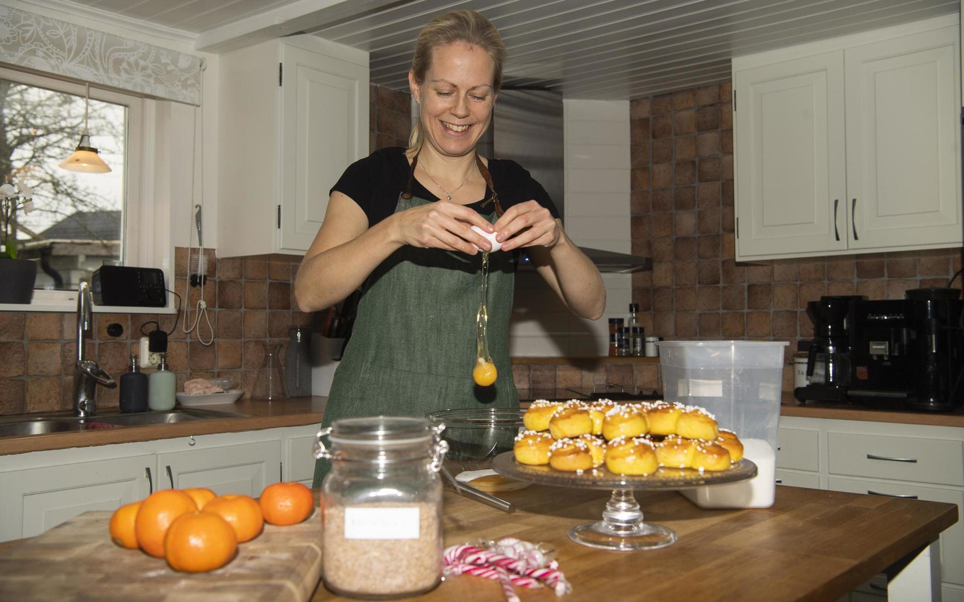 Här i köket tillbringar Marie Lind ganska många timmar. På sikt hoppas hon kunna hitta en väg att få lite inkomster på sitt bakande. 