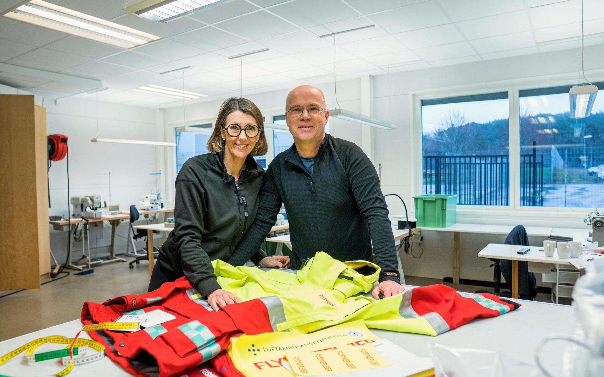 Ann Rydholm och Jonas Rydholm blev mycket överraskade när de förstått att de tilldelats priset.