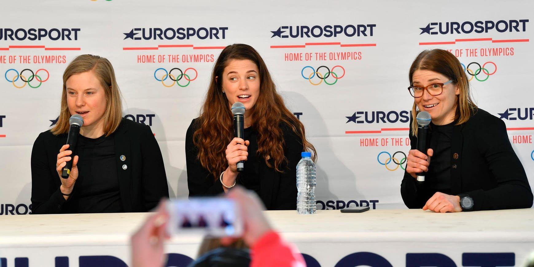 Hanna Falk, Anna Dyvik och Ida Ingemarsdotter startade damernas sprintpresskonferens med egenskrivet välkomsttal till den svenska presskåren: "Nu är det sprint och ingen seg distans. Låt det börja, eller i alla fall dess presskonferens."