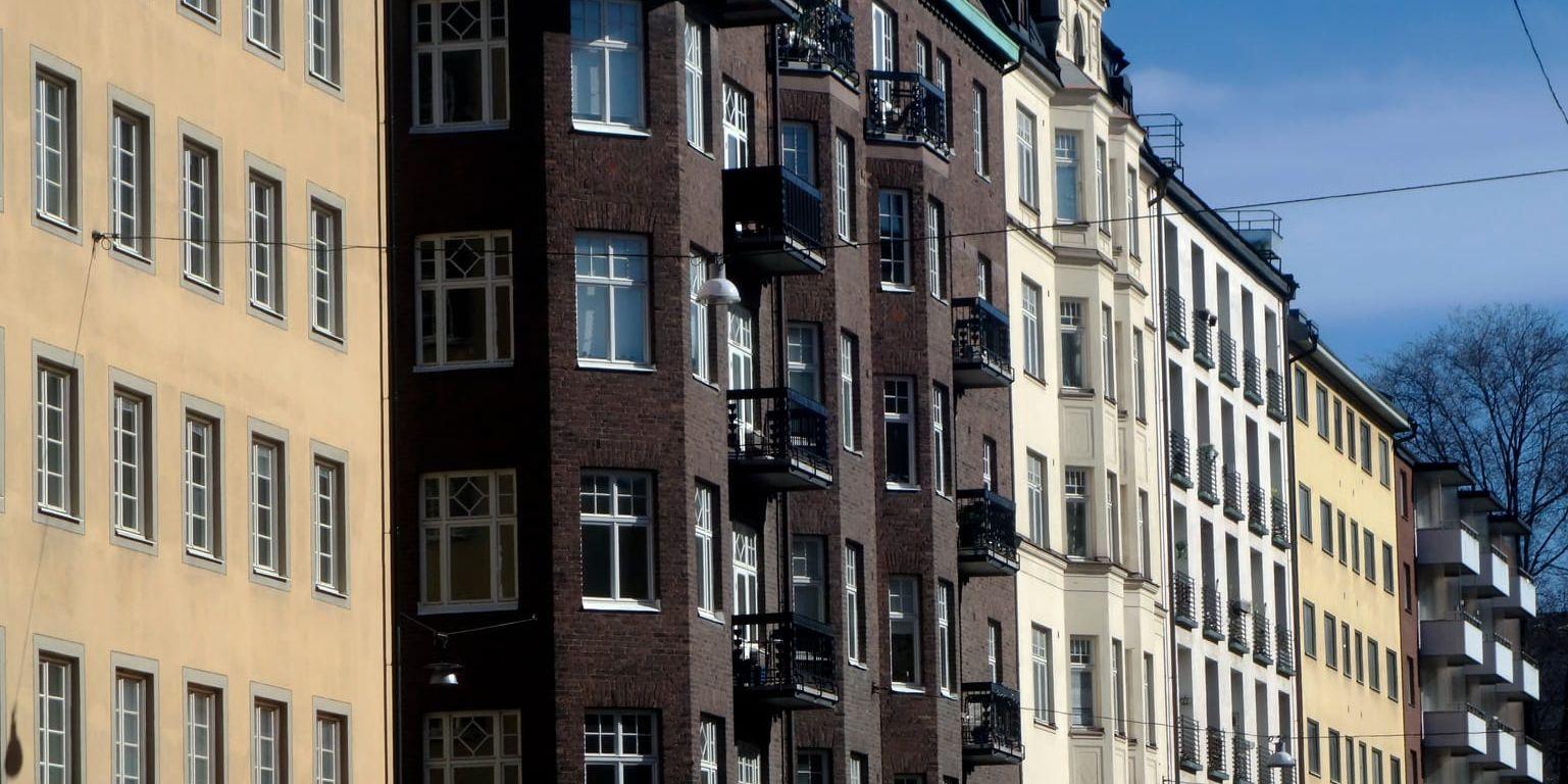 STOCKHOLM 2017-04-06. Husfasader från olika tidsperioder på Folkungagatan på Södermalm.
Foto Hasse Holmberg / TT Kod 96