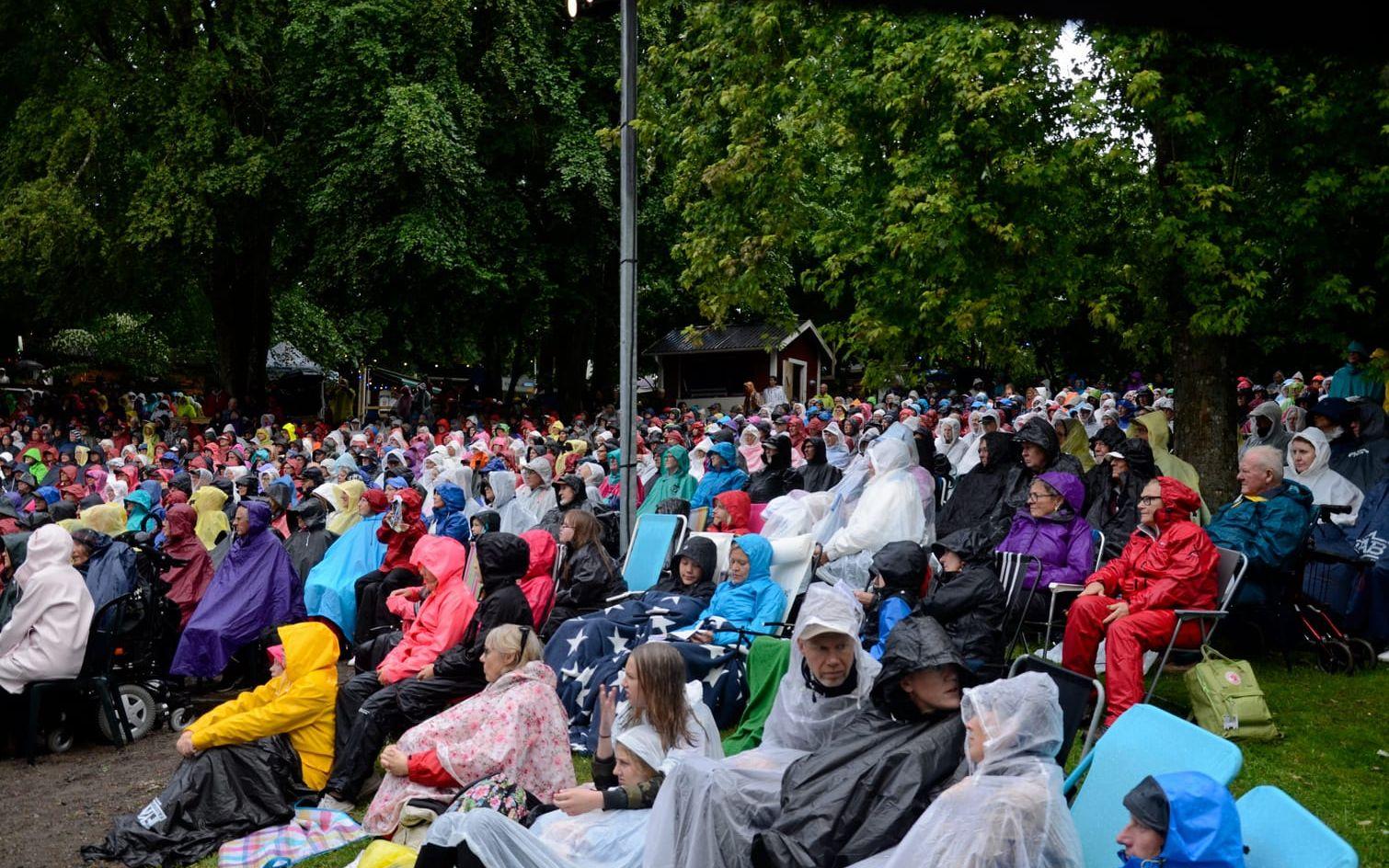 ...en säsong som inleddes under störtskurar.