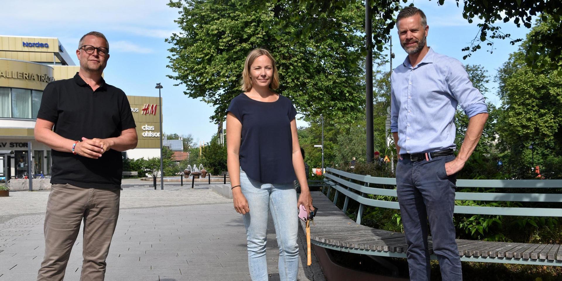 Joakim Nilsson är näringslivsutvecklare och den som arbetat fram platsen. Johanna Östheden Andersson handlägger ärendet för Näringslivskontorets räkning. Martin Andersson är näringslivsdirektör i Varberg och han hade gärna sett att skylten redan var på plats.