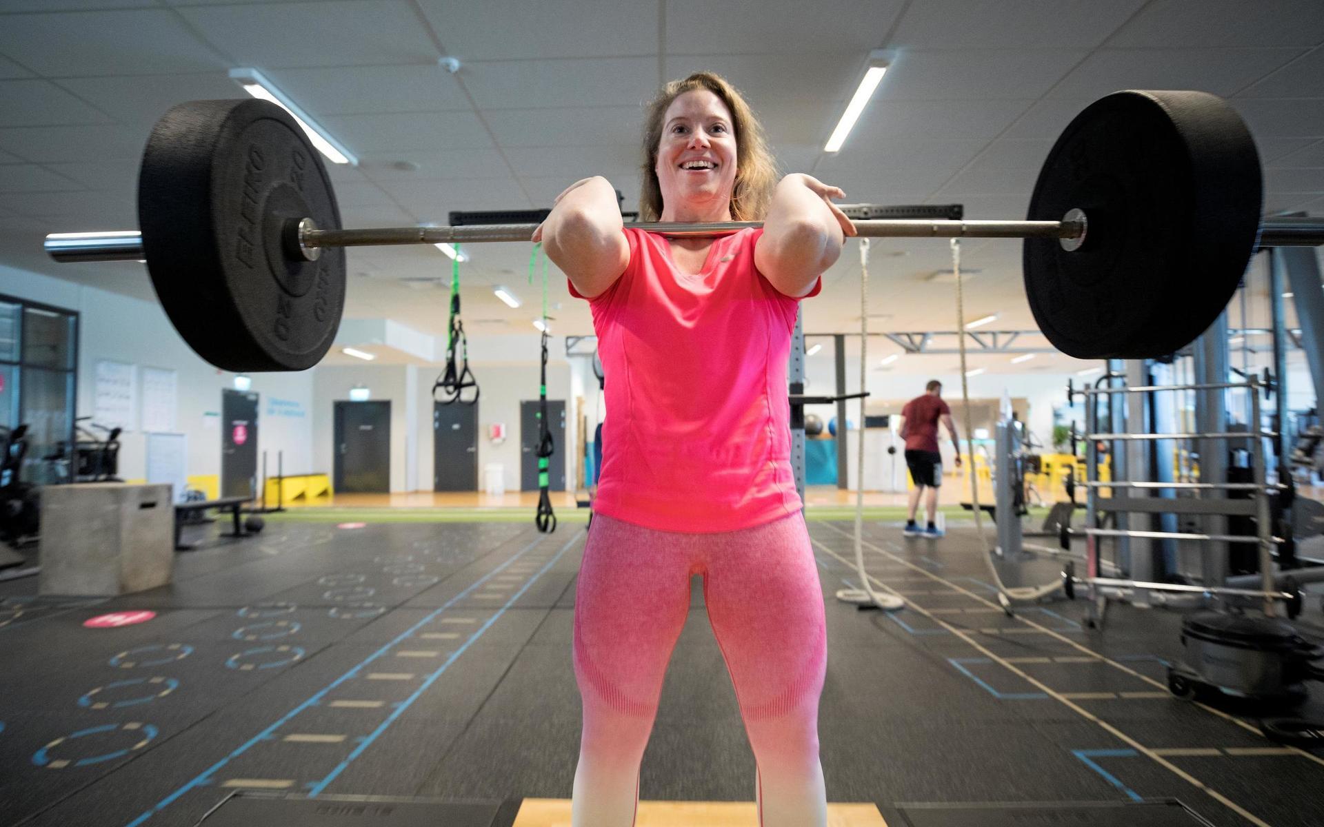 Kämparandan har varit en bra hjälp för Pernilla Marckert, både vid tävlingar och i sitt vanliga liv. Här är hon redo för knäböj 60 kilo.