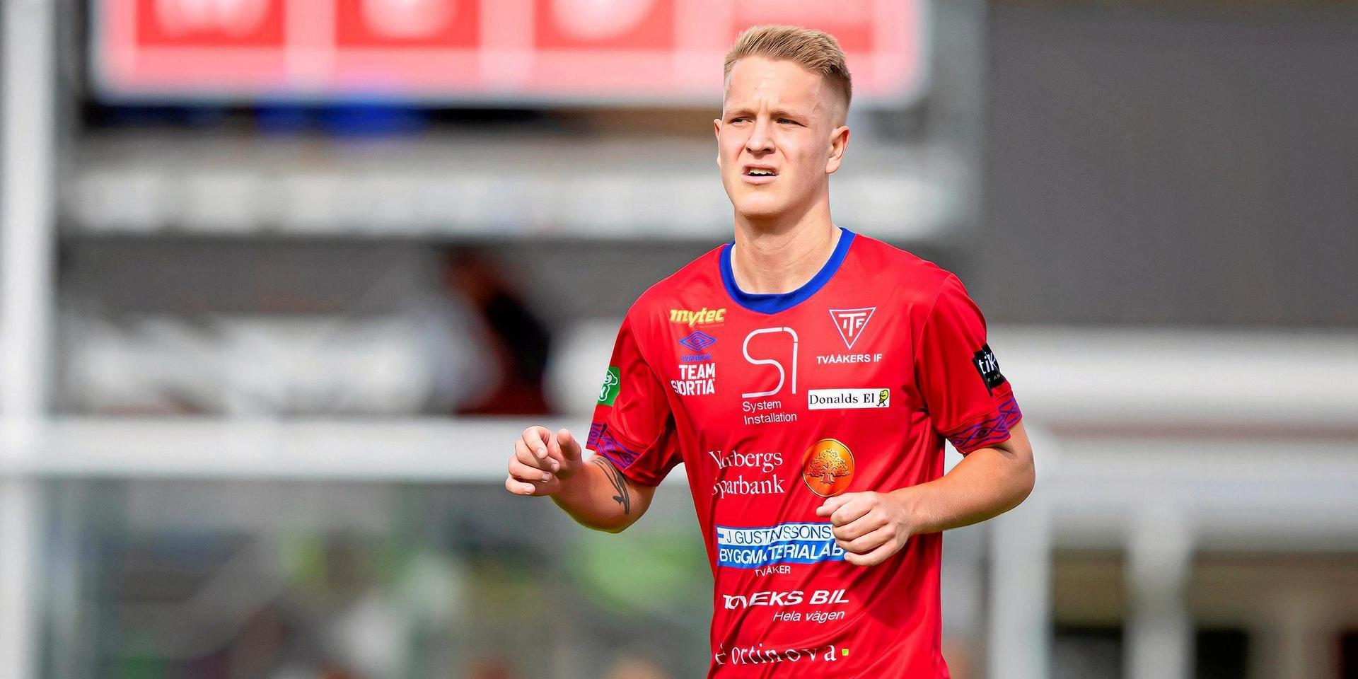 Erik Zetterberg spelade hela matchen i debuten för FC Edmonton i den kanadensiska högstaligan. Det blev förlust med 0-2 mot den regerande mästaren Forge.