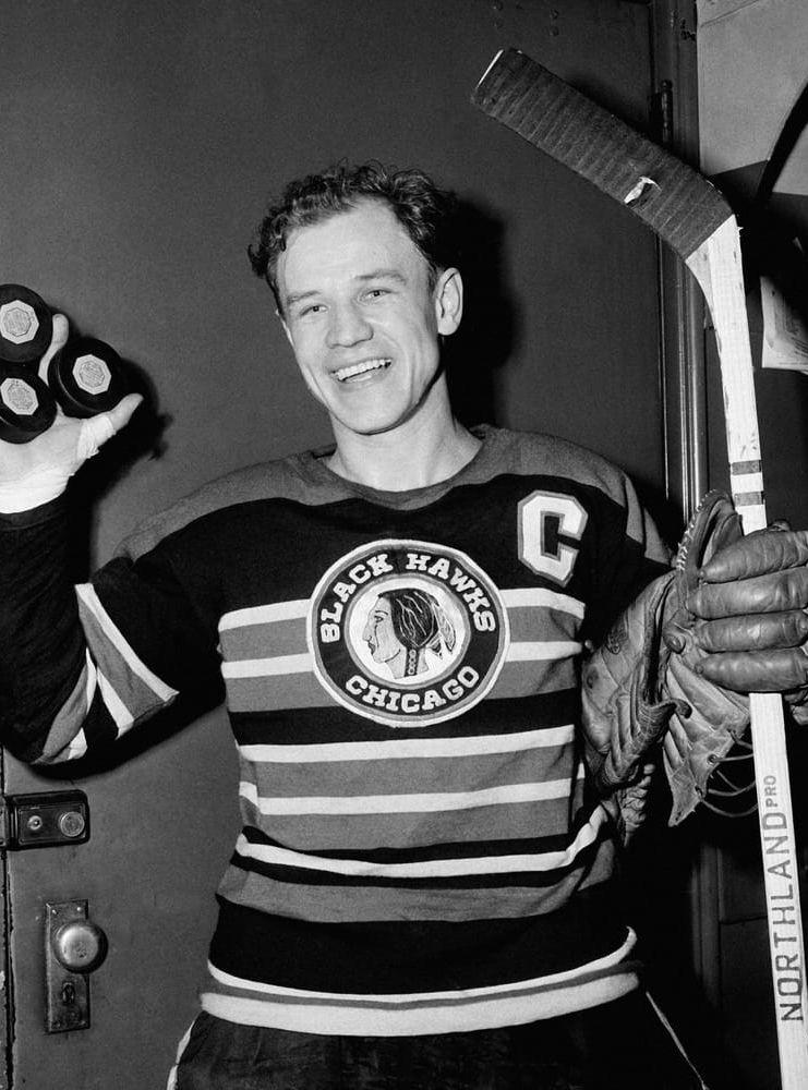 Den 23 mars 1952 gjorde Bill Mosienko <strong>hattrick i NHL på 21 sekunder.</strong> Så snabbt har ingen annan spelare lyckats göra tre mål i världens bästa ishockeyliga. Foto: TT