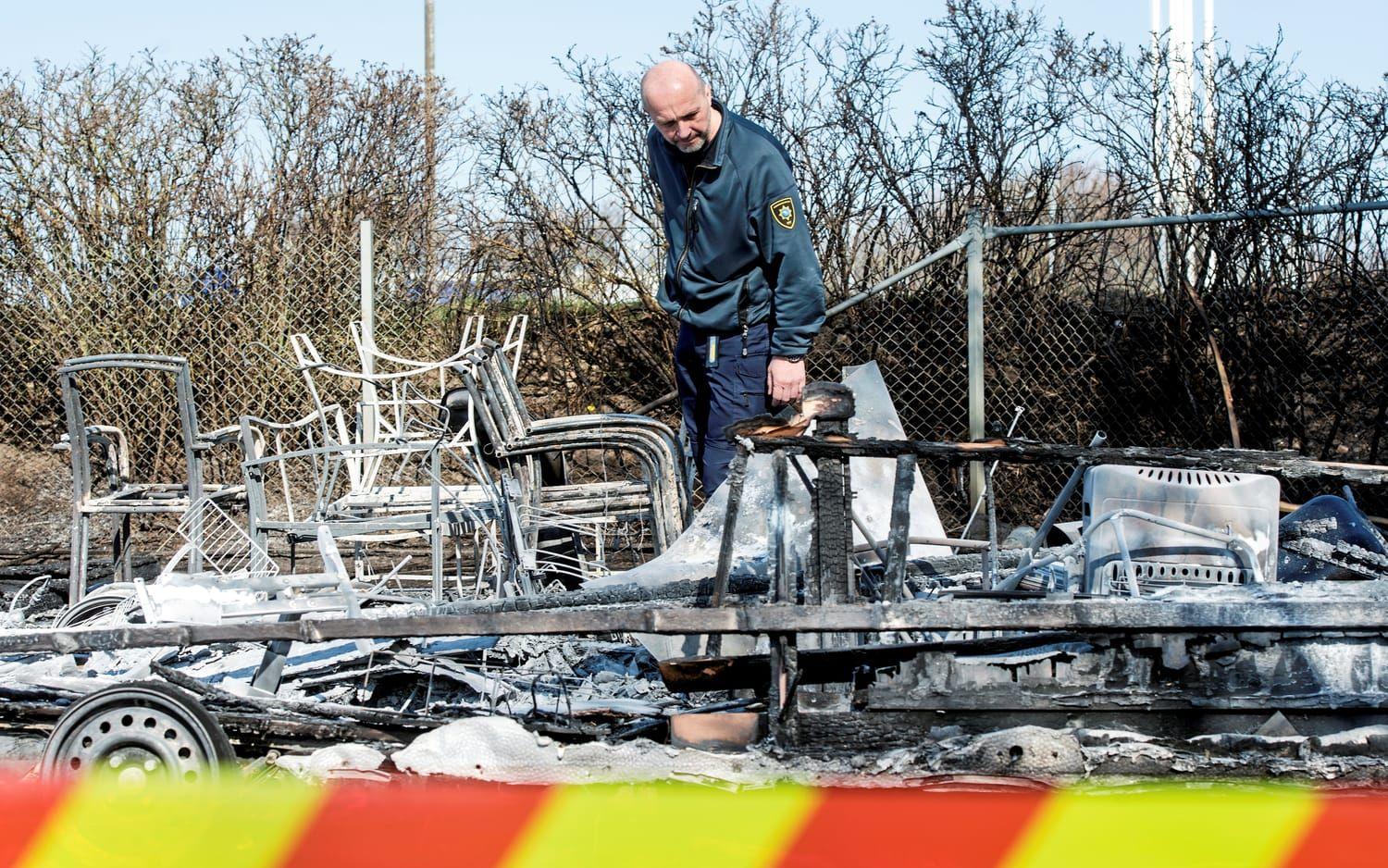 Lars-Gunnar Bengtsson på räddningstjänsten spanade in förödelsen.