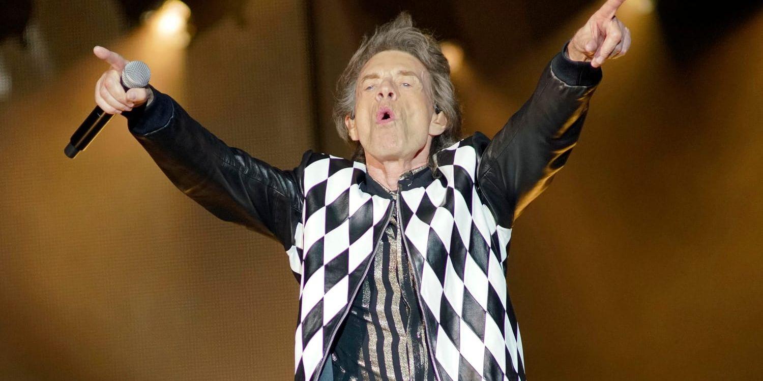 Mick Jagger på scenen för första gången sedan hjärtoperationen.