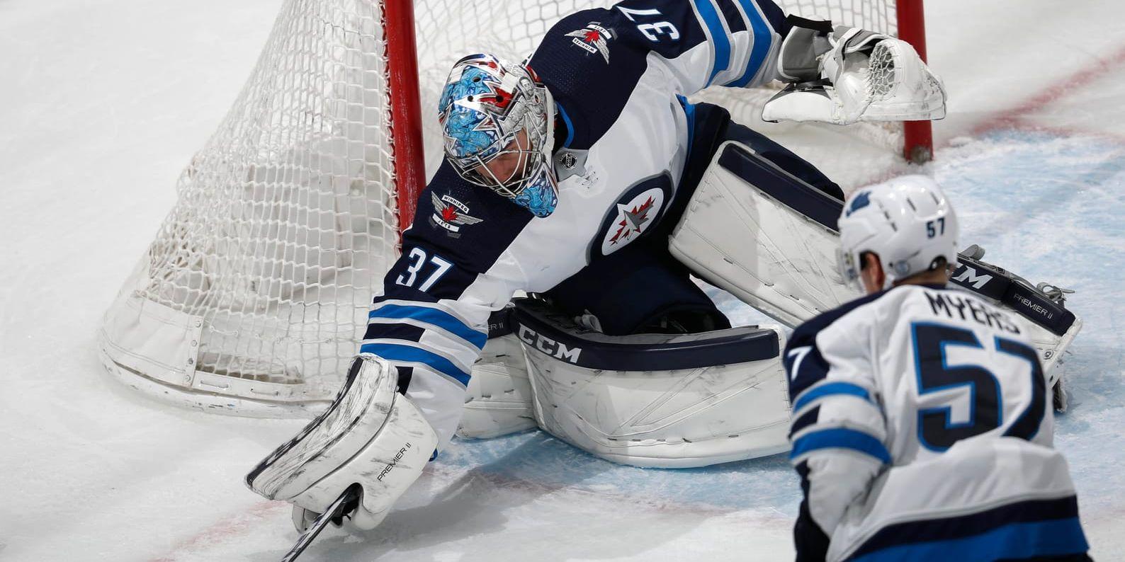 Connor Hellebuyck hade det svettigt i Winnipeg-målet i matchen mot Colorado.