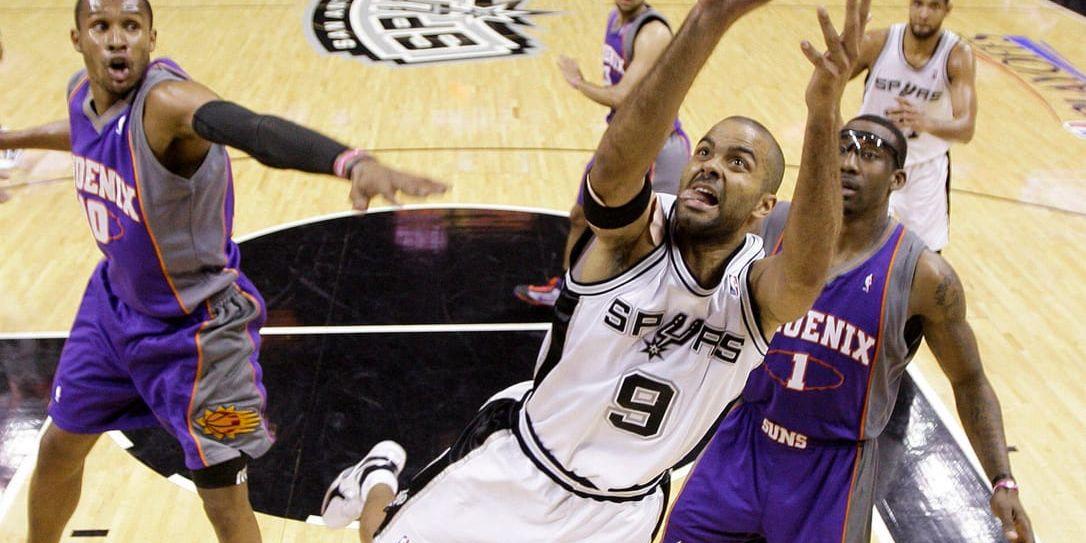 Tony Parker flyger fram mot korgen mot Phoenix under NBA-slutspelet 2010.