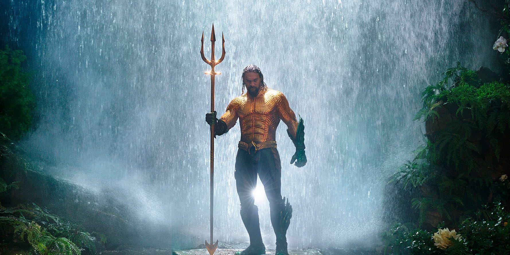 Jason Momoa i en scen ur "Aquaman". Pressbild.