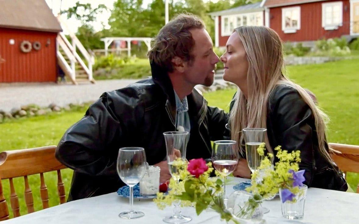 Kärleken spirade mellan bonden Pontus Mikaelsson och Lisa Lindvall, som åkte från Dalarna till Falkenberg under "Bonde söker fru".