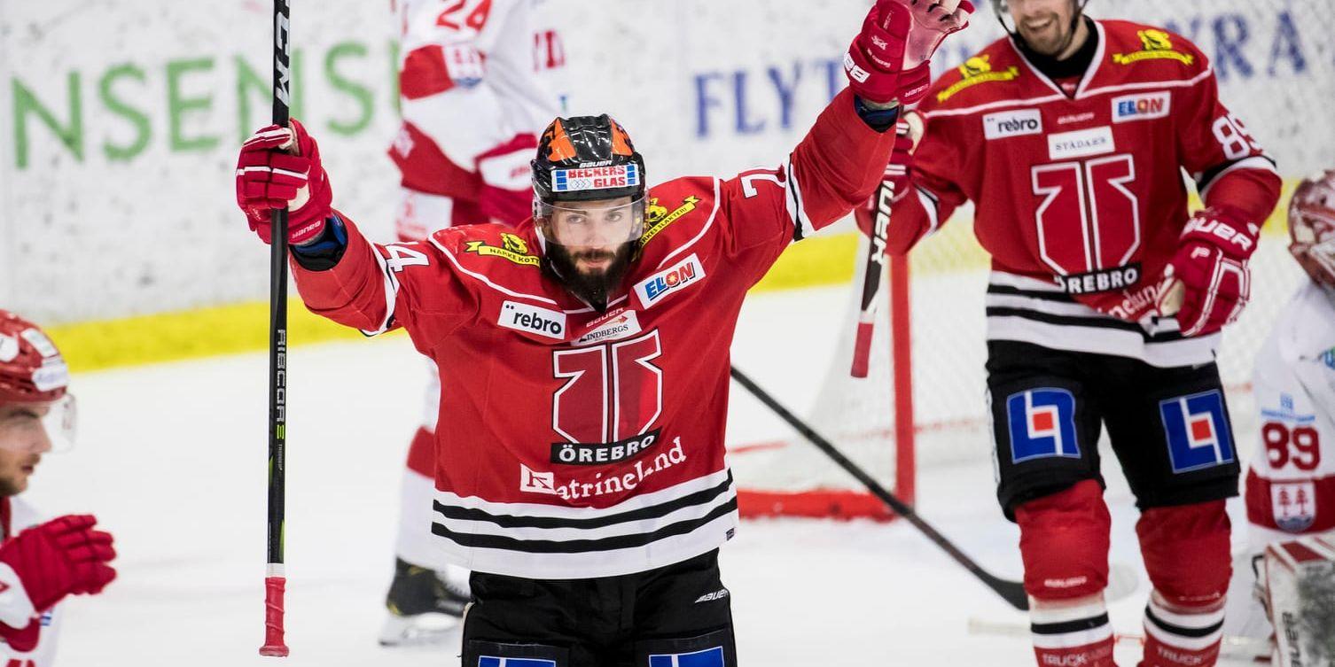 Örebros Nick Ebert jublar efter 3–1-målet mot Timrå.