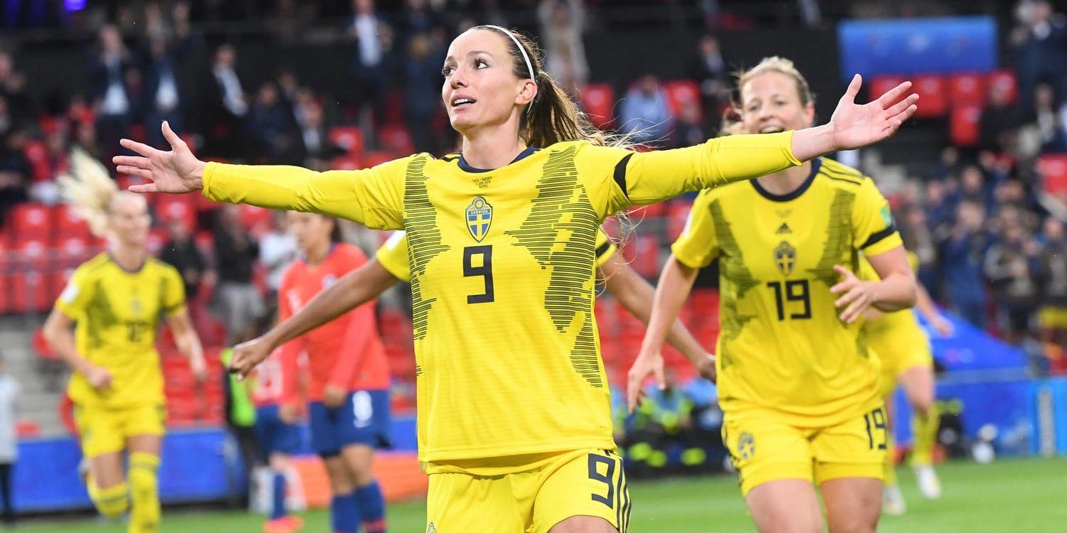 Kosovare Asllani jublar efter sitt 1–0-mål mot Chile.