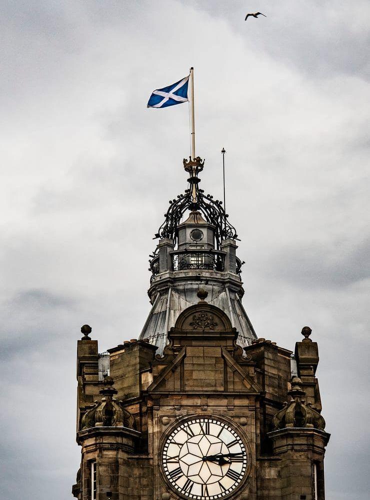 EDINBURGH 2020-01-19
Skottlands flagga på toppen av klocktornet på The Balmoral Hotel i Edinburgh 
Foto: Tomas Oneborg / SvD / TT / Kod: 30142
** OUT DN, Dagens Industri (även arkiv) **