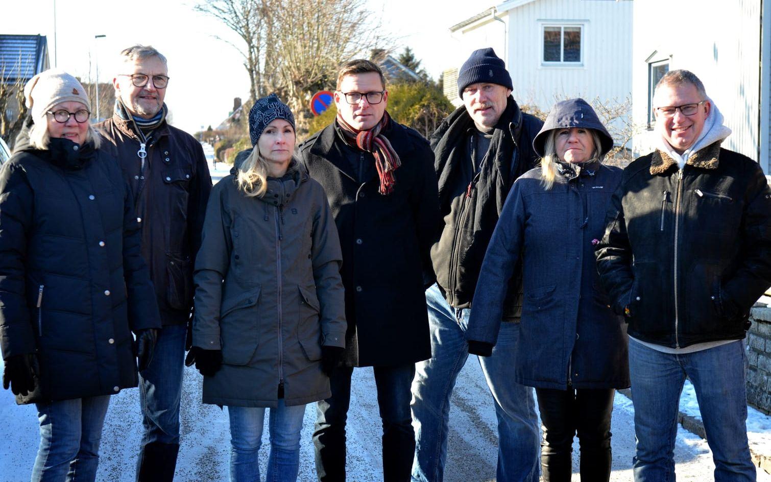 Grannarna Ulf och Helene Bernhardt, Ellinor och Ulf Argentzell, Niklas och Linda Petersson och Lars Kårdal är kritiska till detaljplanen på Arvidstorp.