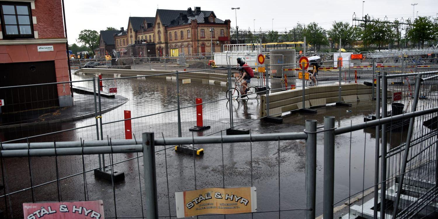 Magasinsgatan svämmar över gång på gång vid krafigt regn, enligt insändarskribenten. Bilden är från midsommar 2020.