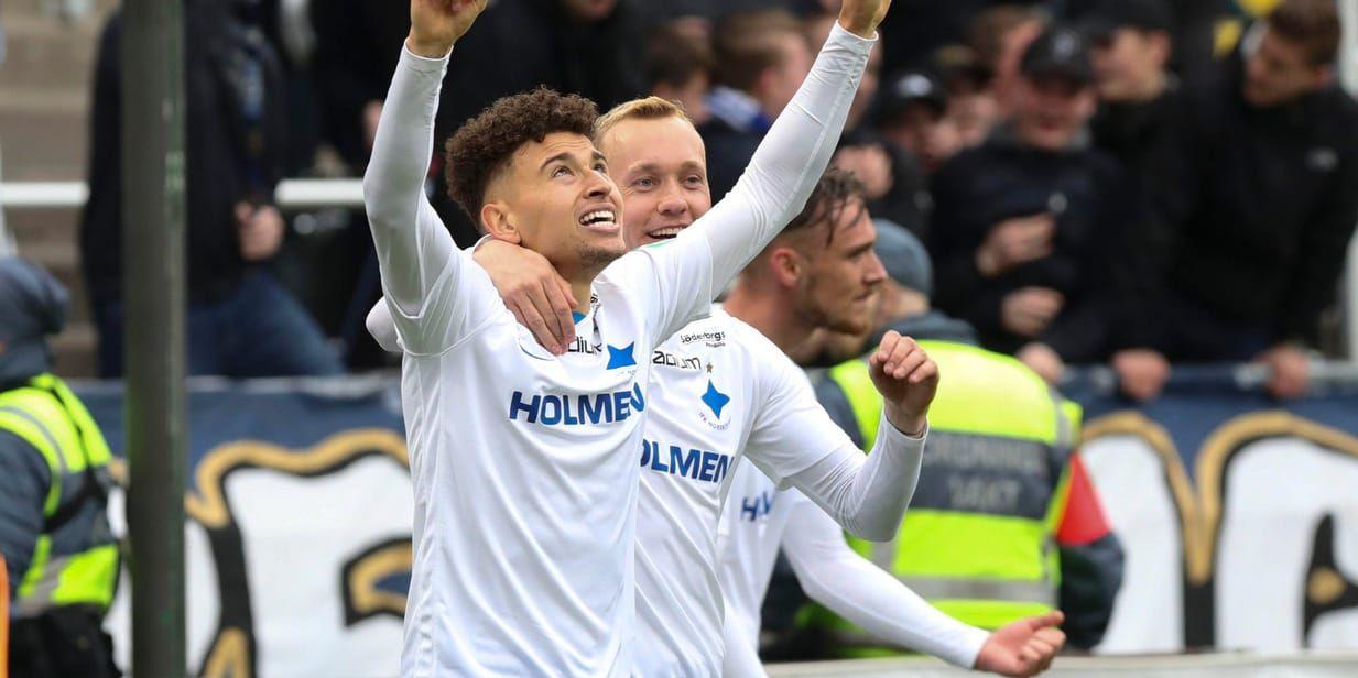 Jordan Larsson firar sitt första allsvenska mål för IFK Norrköping, 3–1-målet mot Kalmar FF på Östgötaporten.