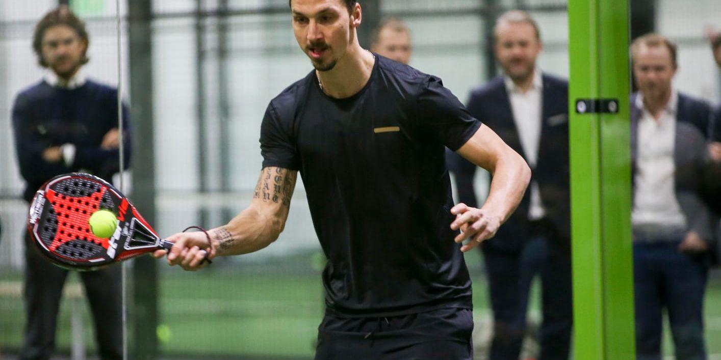 Zlatan Ibrahimovic spelar padel vid invigningen av sin hall i södra Stockholm.