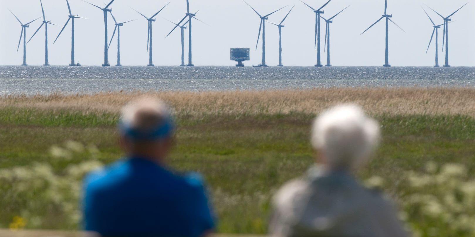 Framtidens vindkraftverk är högre en de 190 meter som finns med i det gamla tillståndet, skriver Lars Fagerström (L). (Bilden är från Lillgrund i Öresund.)