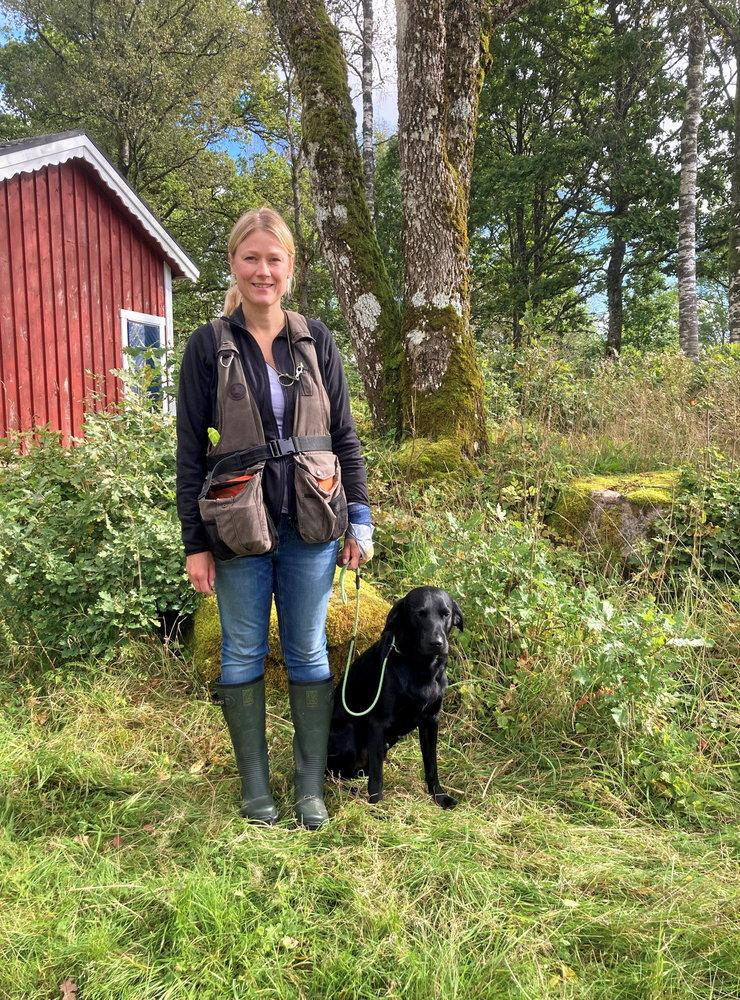 Hunden Charlie är tre år gammal av rasen labrador retriever.